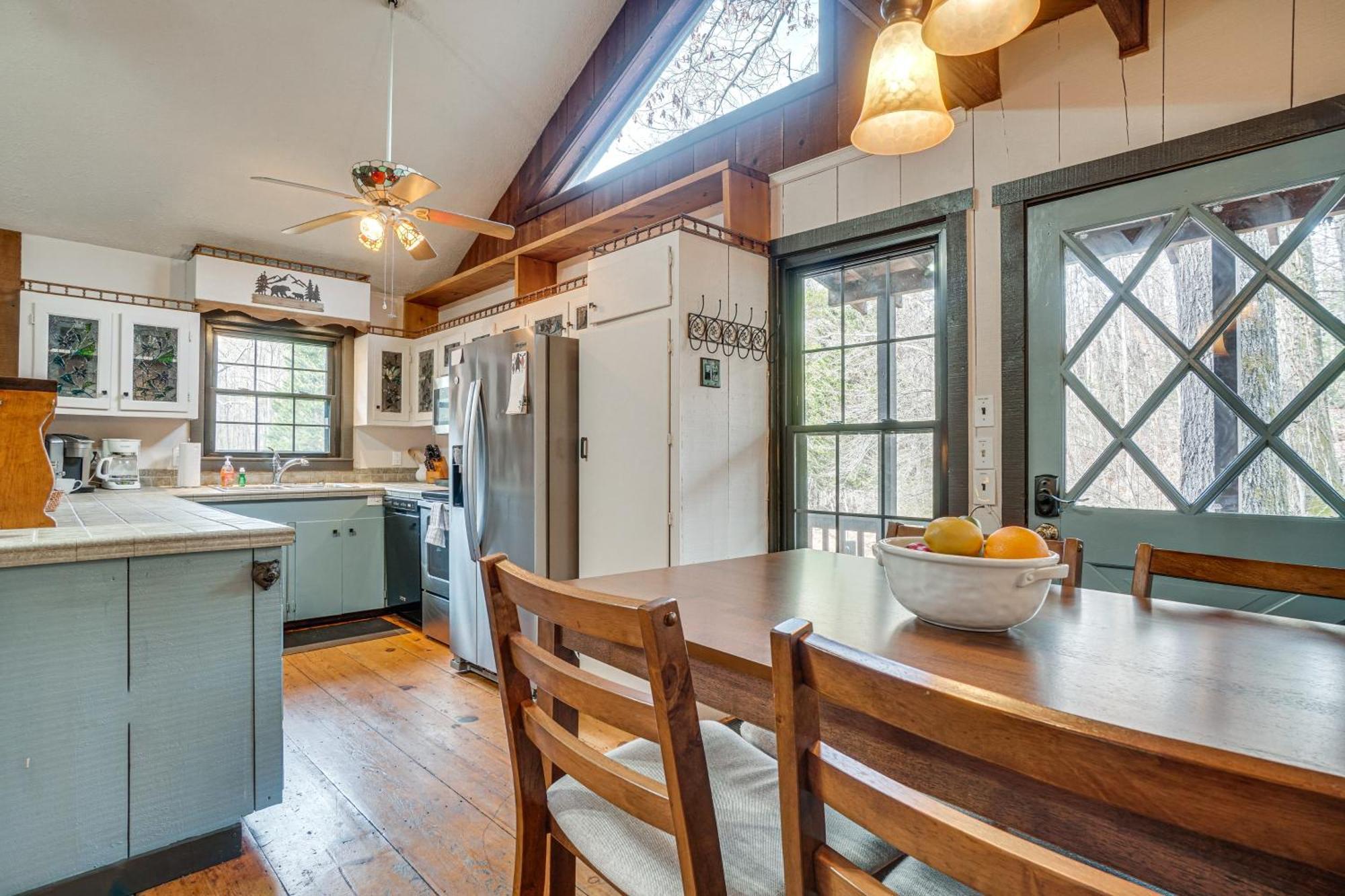 Charming Cabin With Fire Pit And Decks About 7 Mi To Helen Sautee Nacoochee Exterior photo