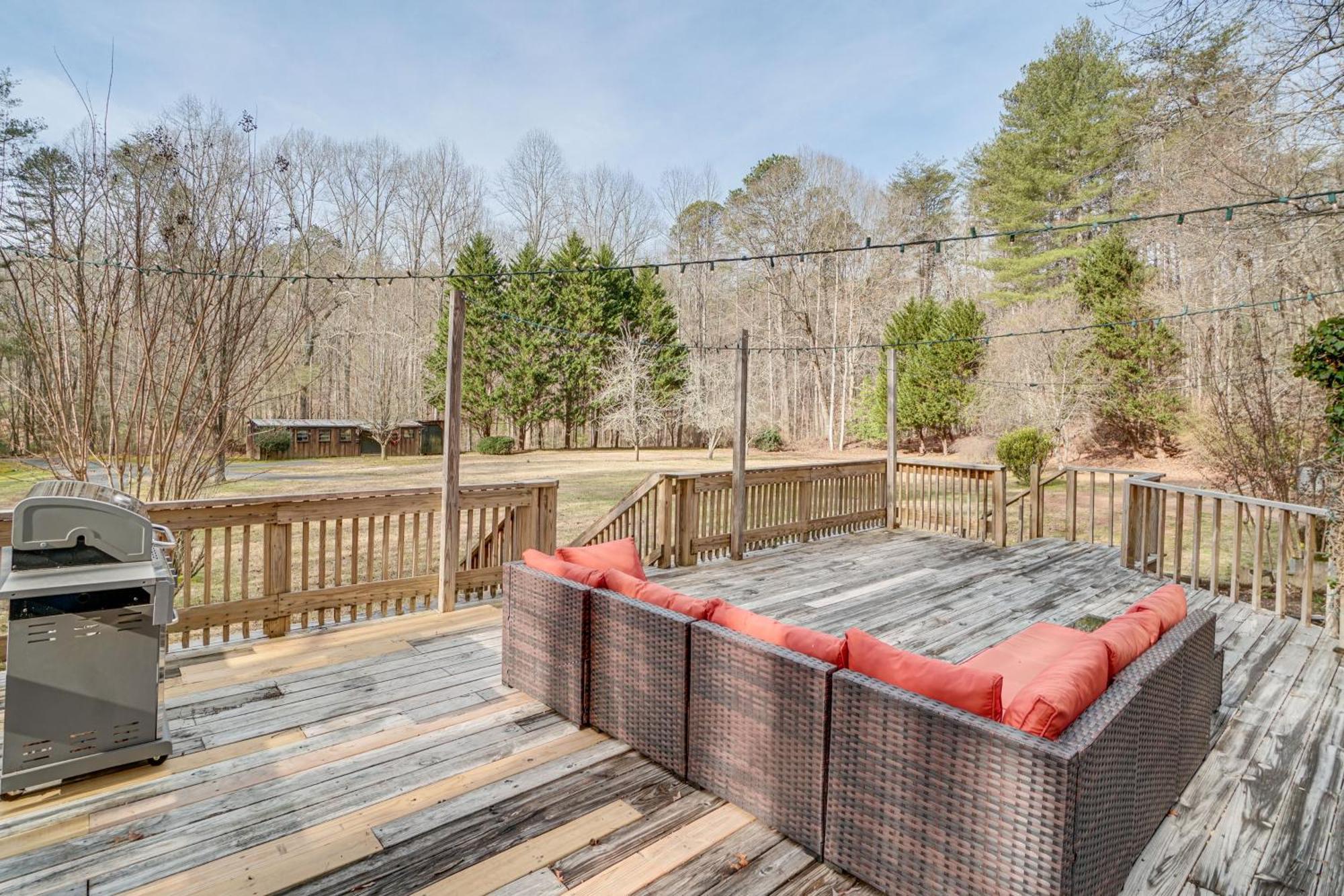 Charming Cabin With Fire Pit And Decks About 7 Mi To Helen Sautee Nacoochee Exterior photo