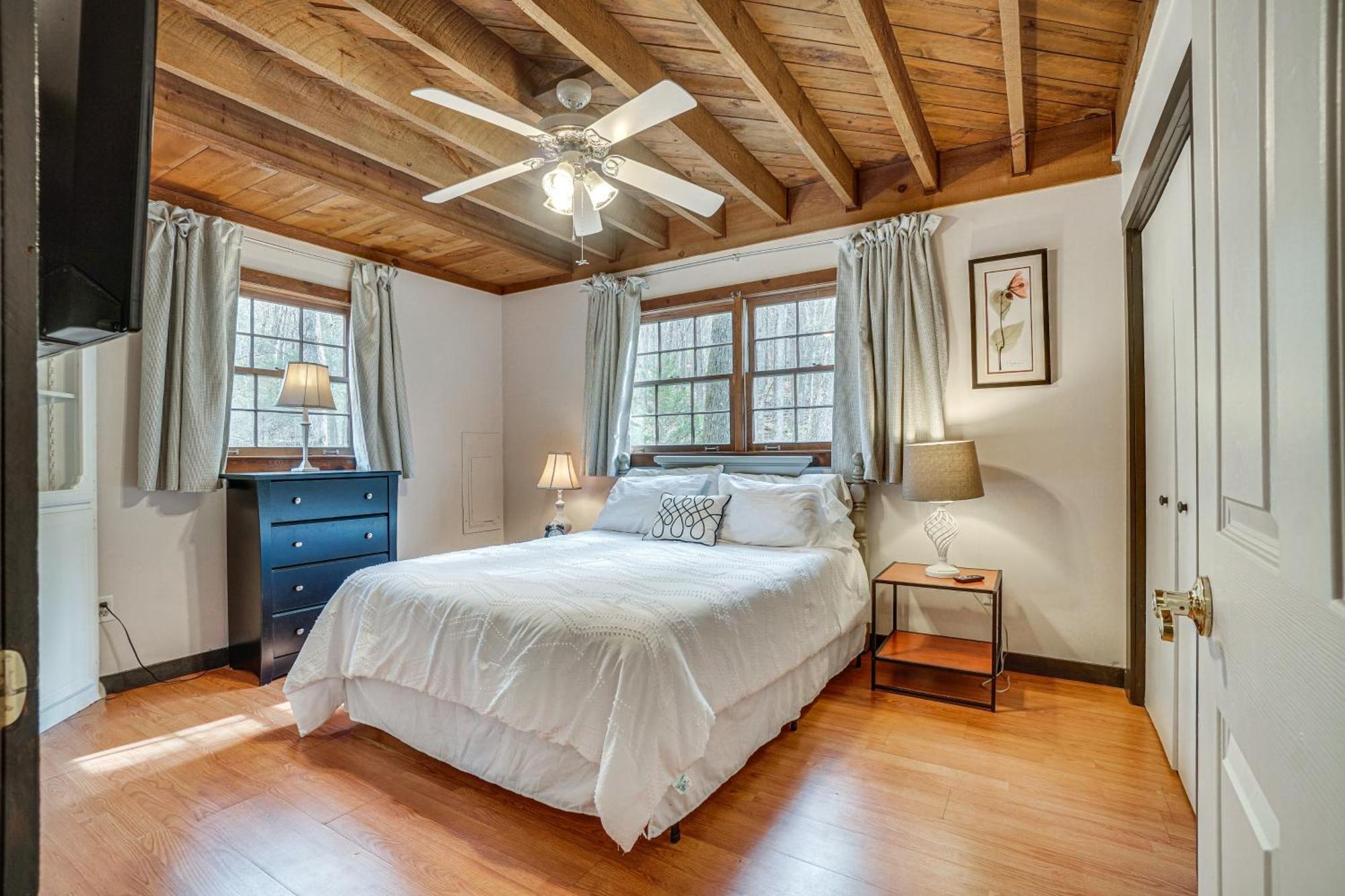 Charming Cabin With Fire Pit And Decks About 7 Mi To Helen Sautee Nacoochee Exterior photo