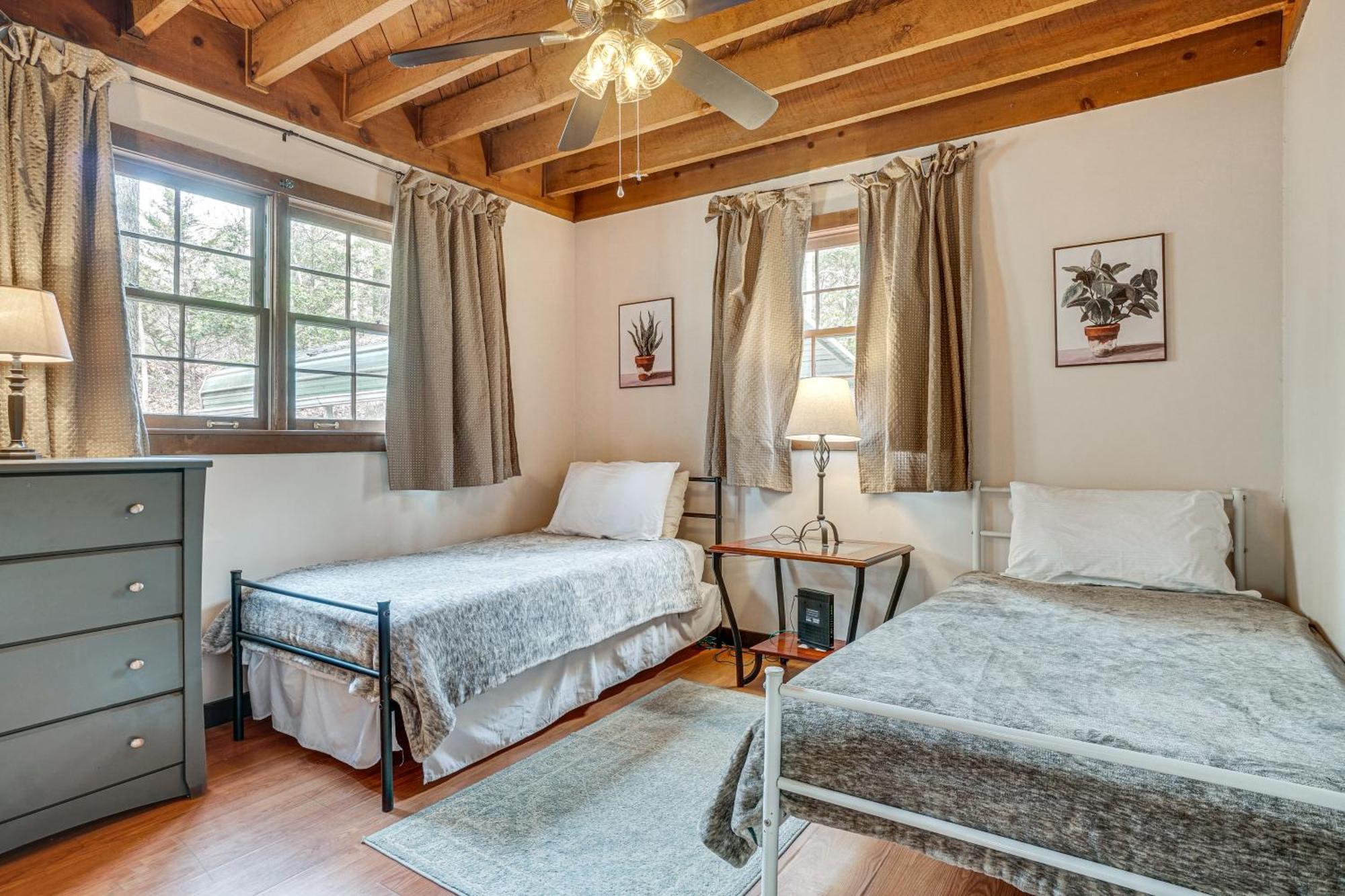 Charming Cabin With Fire Pit And Decks About 7 Mi To Helen Sautee Nacoochee Exterior photo